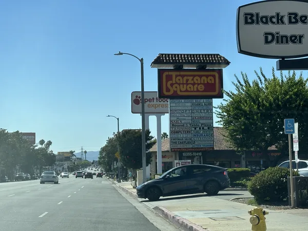 Tarzana Square shopping center on Ventura Boulevard